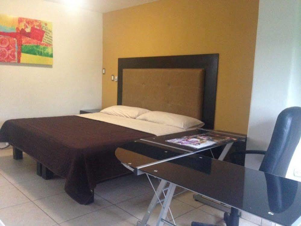 Hotel Flores Guamuchil Buitenkant foto